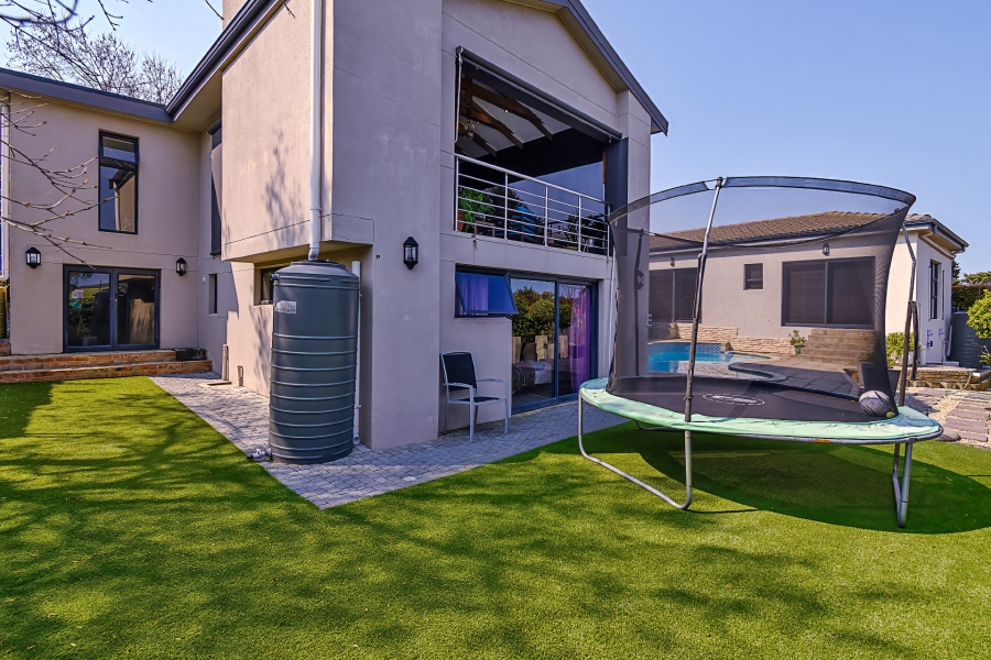 6 Bedroom Property for Sale in Kenridge Heights Western Cape